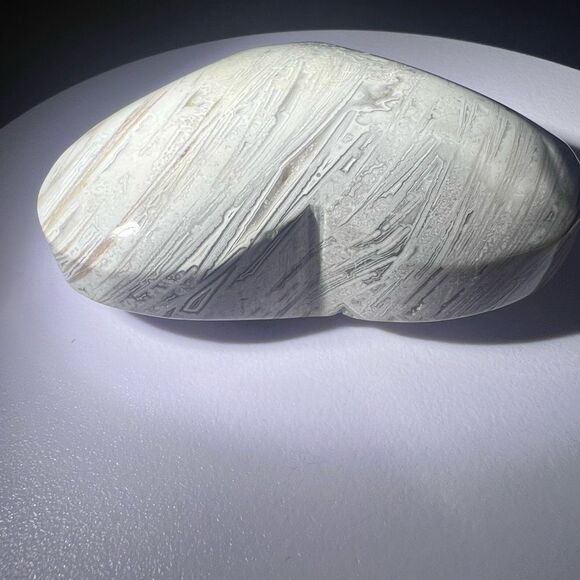 Mexican White Lace Agate Druzy Heart Carving (12) - Picture 4 of 11